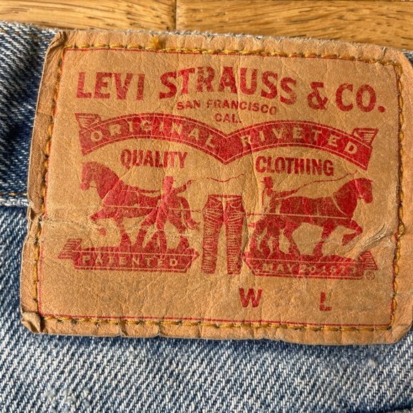 Vintage Levis 501 cut off jean shorts - Picture 7 of 7